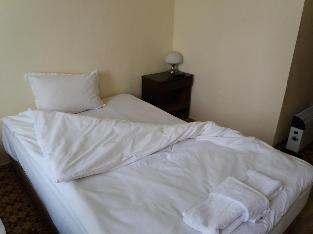 Hotel Stroitel Hisarya Esterno foto